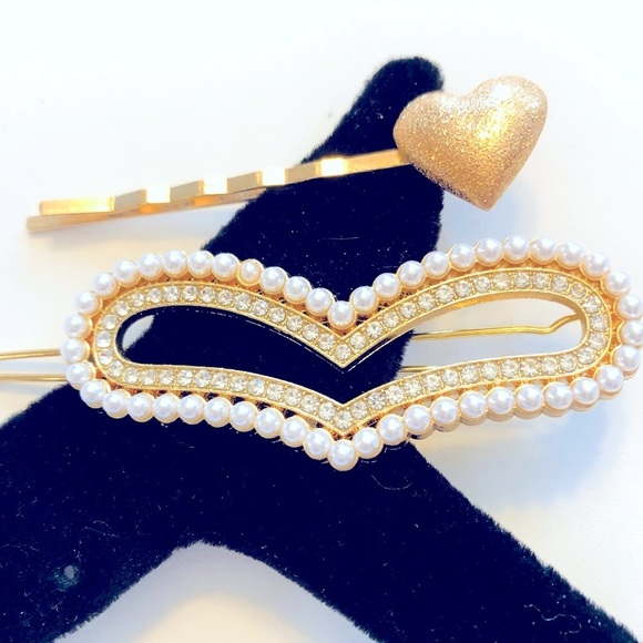 💜3/$30 “Love is in the Hair❤️ “Pair of Heart Hair accessories 🆕 - Picture 1 of 5